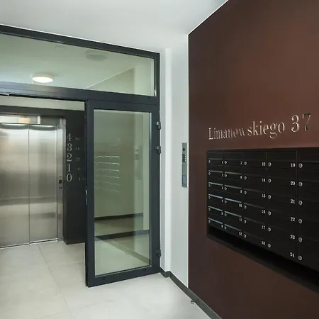 Fly_to_cracow_18 Apartment *